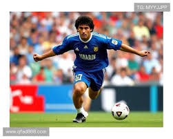 詹姆斯19投10中狂砍30+8+8，湖人强势拿回球权，稳压东契奇