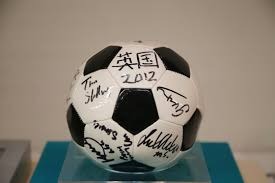 博弈的终点是克制，人生的赢家是离桌。（博弈的归宿是克制，人生的胜局在于离场）