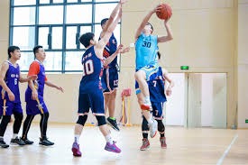 太阳报：菲利克斯女友声称在飞机上拍到UFO，飞行速度惊人