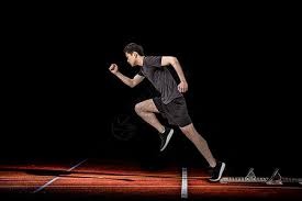 大联盟官方在 2020 年受疫情影响，首次在球场使用“虚拟观众”增强转播效果